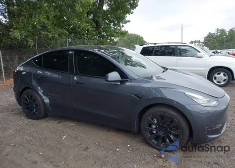 2021 Tesla Model Y Standard Range Rear-Wheel Drive z USA, uszkodzony, nr VIN 5YJYGDED6MF105750